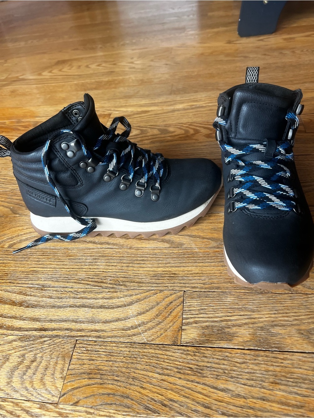 Merrell Women’s Alpine Hiking Ankle Boots Black 6.5